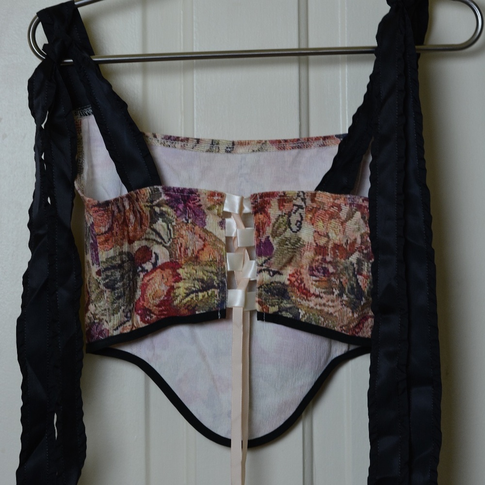 Floral Crop Top - Picture 5 of 9